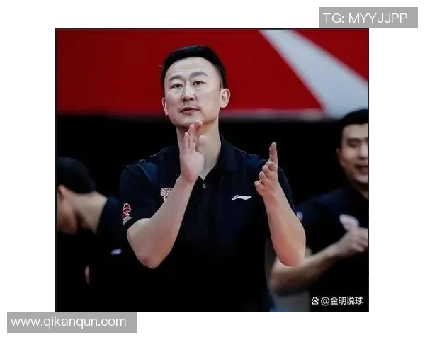 杨瀚森重返青岛 与刘维伟深情拥抱展现球队温情