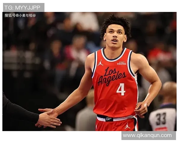 已经彻底没救了！快船应该直接弃用这位已经上头的锋线新星？